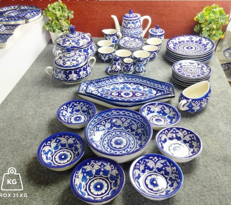 Akakhail Dinner Set 6 Persons (44 Pieces)